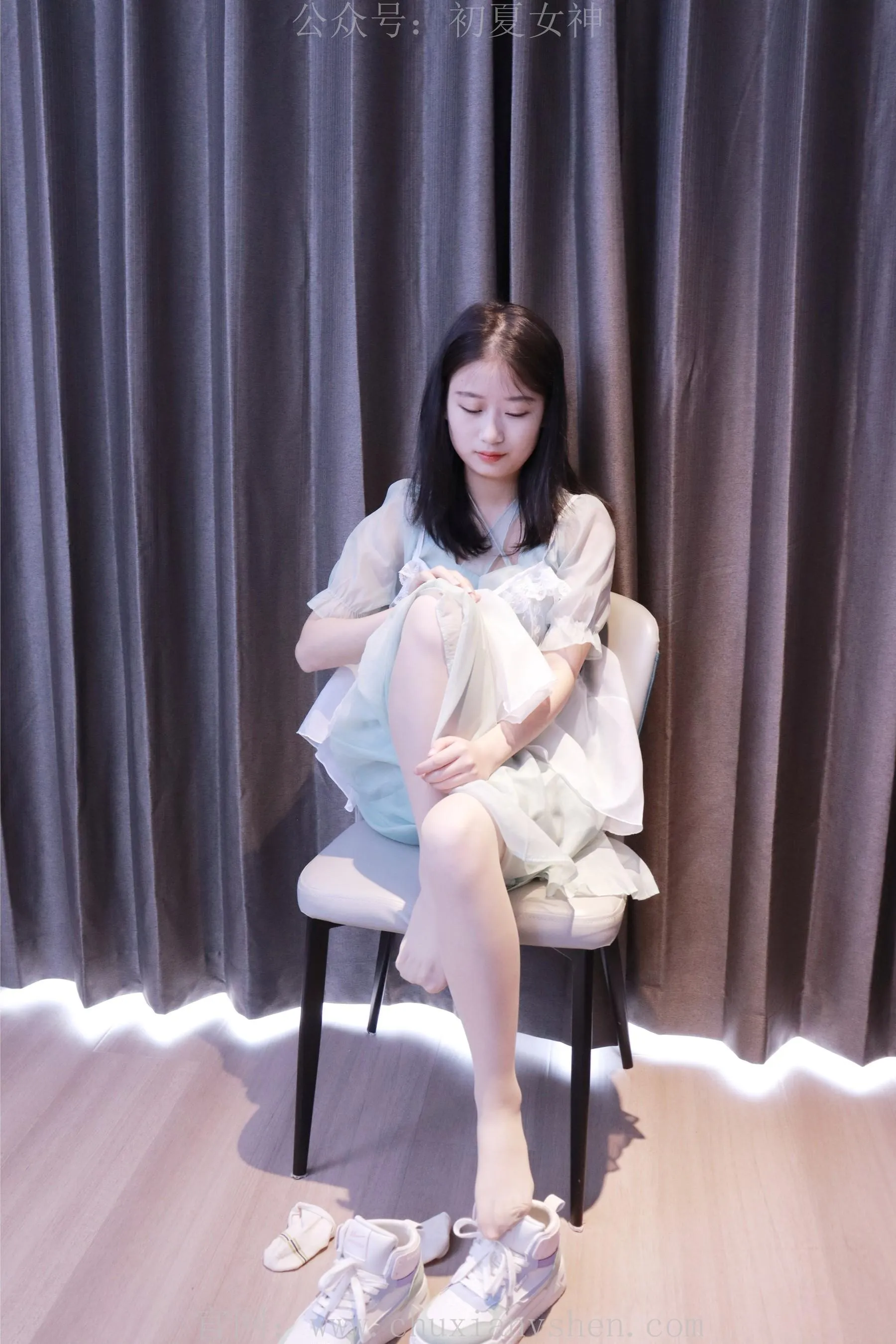初夏女神 NO.009 念念 绿野仙踪M码连衣裙搭回力球鞋 [120P]插图6